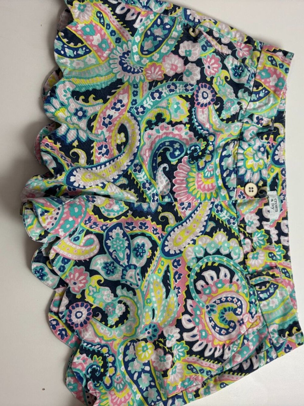 Ivy & Crown shorts Sz 10 Wns 4in scalloped edge multicolored paisley print